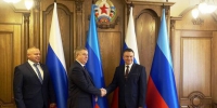Брянские строители помогают возрождать мирную жизнь, восстанавливают разрушенную инфраструктуру в луганской Брянке - Газета Почепское слово