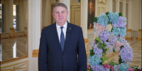 Губернатор Брянской области Александр Богомаз поздравил женщин с 8 Марта - Газета Почепское слово
