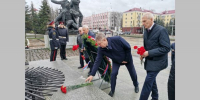 Губернатор Александр Богомаз и почетные гости церемонии награждения премией «Возвращение в жизнь» почтили память Героев Отечества - Газета Почепское слово