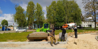 На Брянщине в Новозыбковском городском округе продолжаются работы по благоустройству сквера у Самолета - Газета Почепское слово